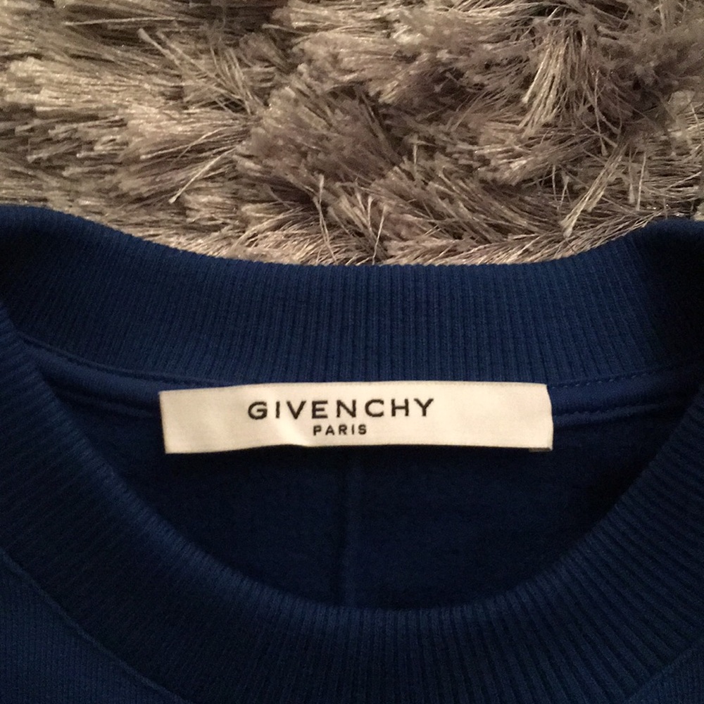 Givenchy - Picture 3 of 4